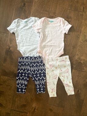Newborn Bundle of FOUR 4 Items - 2 Short Sleeve Onesies and 2 Pull On Leggings